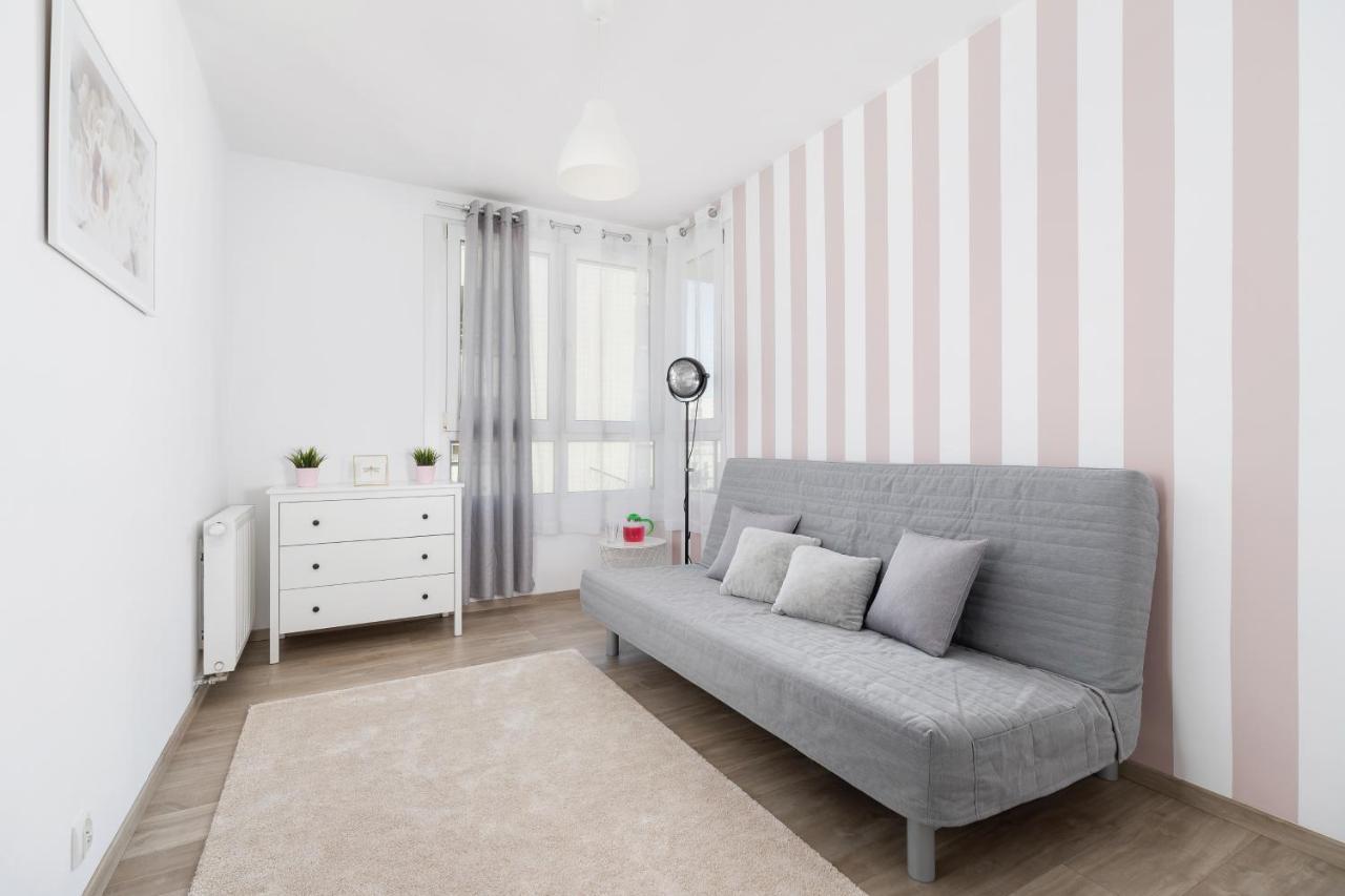 Avia Apartment Three Bedroom Two Balcony Ac & Parking By Noclegi Renters Краків Екстер'єр фото