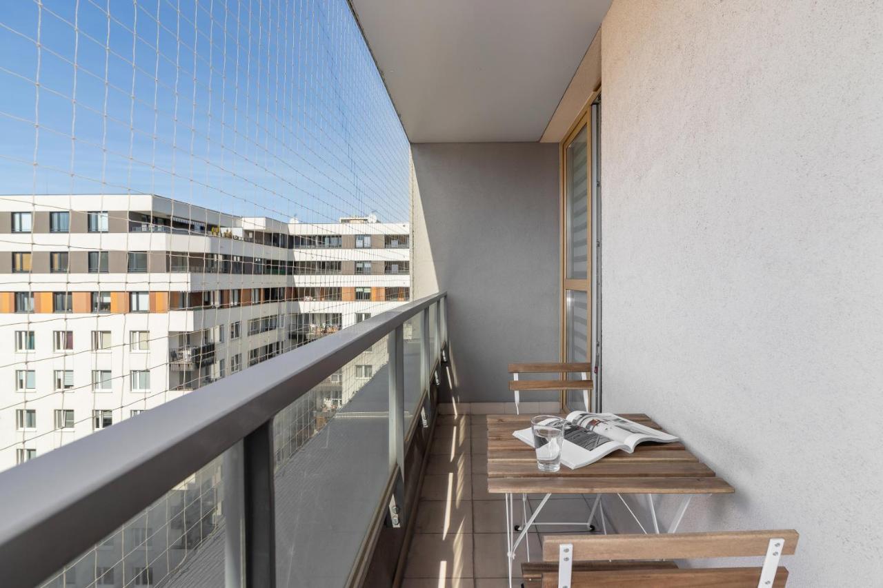 Avia Apartment Three Bedroom Two Balcony Ac & Parking By Noclegi Renters Краків Екстер'єр фото