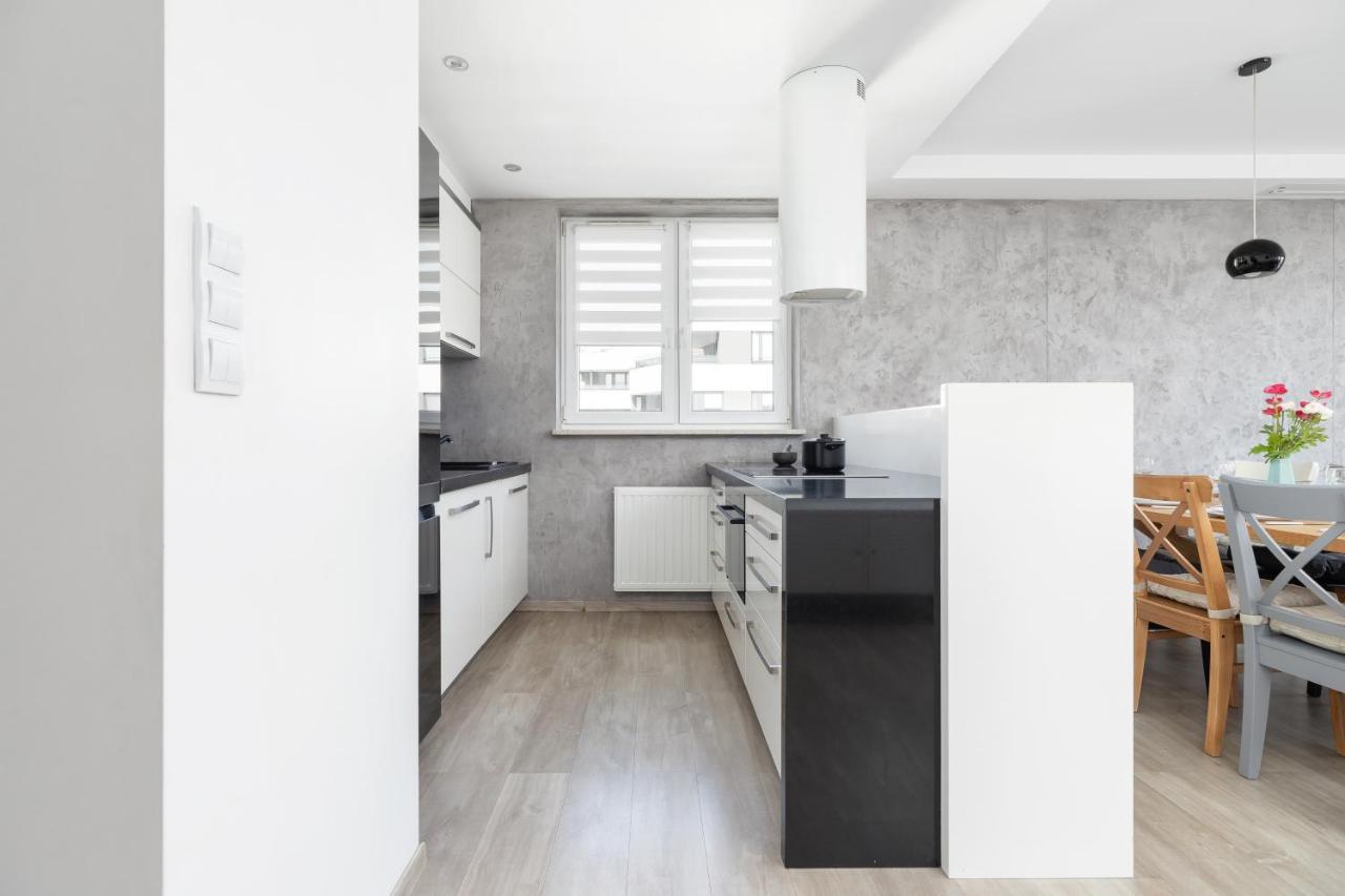 Avia Apartment Three Bedroom Two Balcony Ac & Parking By Noclegi Renters Краків Екстер'єр фото