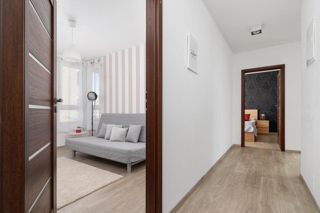 Avia Apartment Three Bedroom Two Balcony Ac & Parking By Noclegi Renters Краків Екстер'єр фото